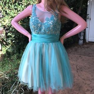 Stunning cocktail dress 👗